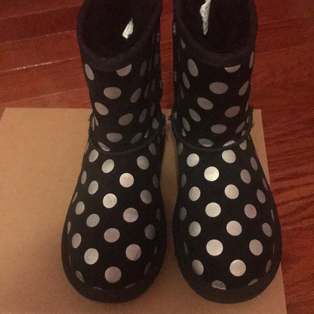 Uggs - Picture 2 of 5
